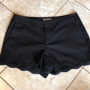 Scallop hem textured shorts